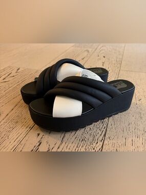 Sorel Platform Slide Sandals - Black and White